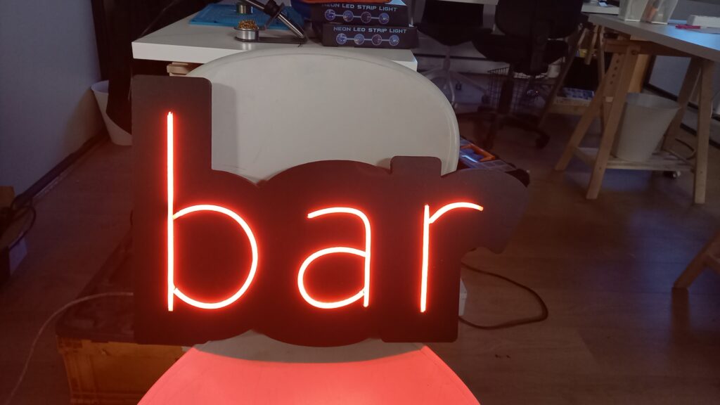 Néon LED Bar allumé dans le noir